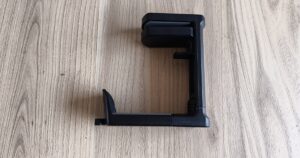 ダイソーの机下収納ヘッドホンホルダー