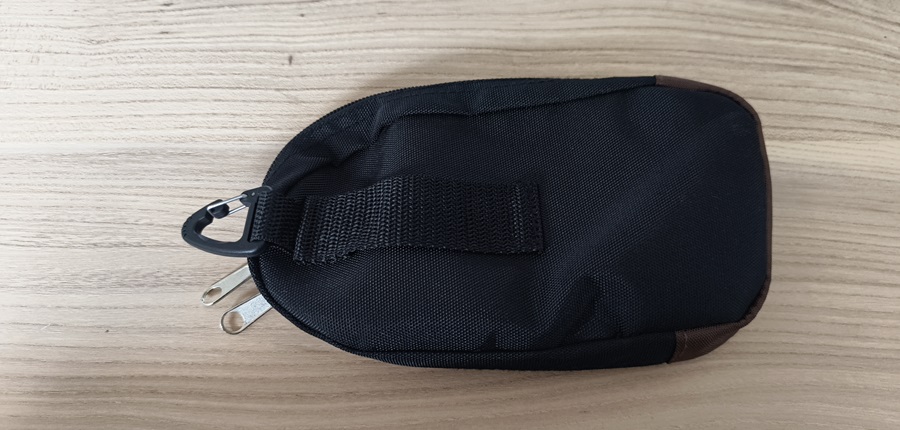 ダイソーの製品 リュック用小物ポーチ 2