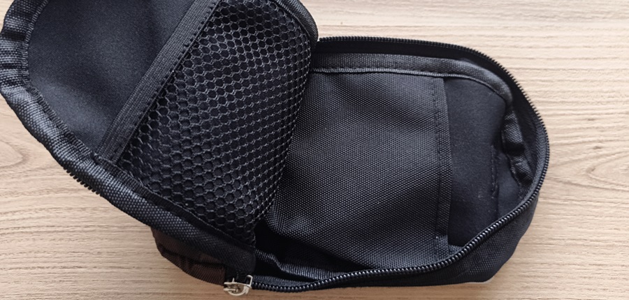 ダイソーの製品 リュック用小物ポーチ 3