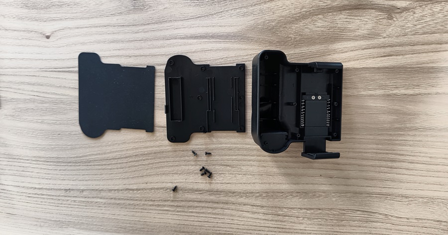 ダイソーのスマートフォン ワンハンドシャッターを分解した状態