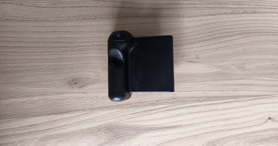 ダイソーのスマートフォン ワンハンドシャッターの前側