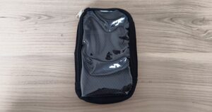 ダイソーのリュック用小物ポーチ（タッチ）のススメ｜更にスマホ・ジョッター・ペンなど小物が入る絶妙サイズ