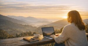 夕陽を見る女性