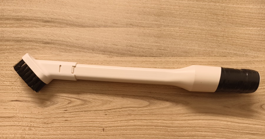 ゴミをかき出すブラシが付いた掃除機用ノズル